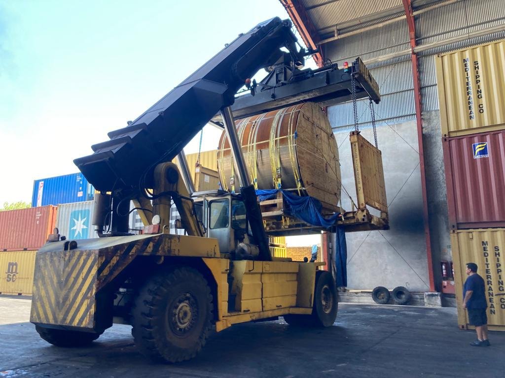 Reach stacker izando bobina